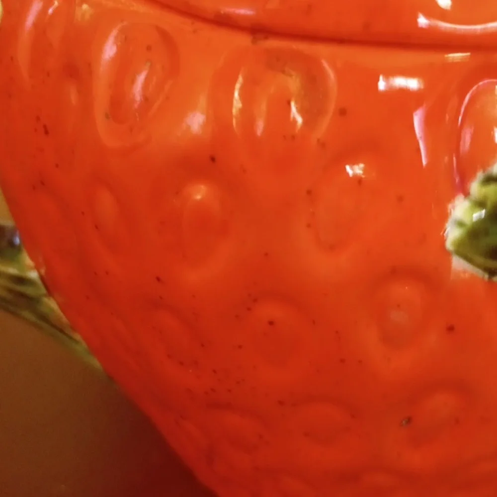 Vintage Painted Ceramic Red & Green Strawberry Sugar Bowl & Creamer Set - Picture 8 of 12